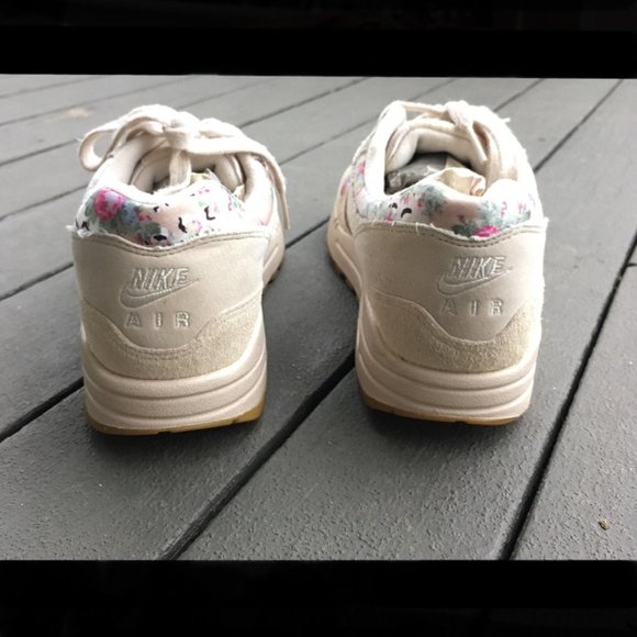 NIKE AIR MAX Sneakers with Floral Design - Picture 6 of 12